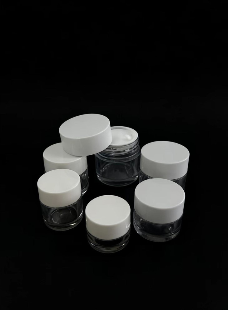 cosmetic jars with lids